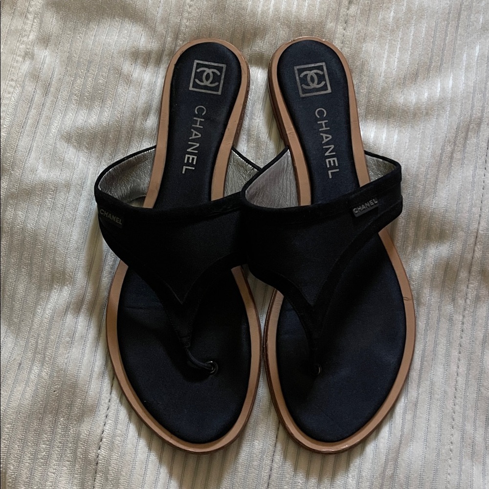CHANEL Black and Tan Leather Thong Sandals - Picture 2 of 5